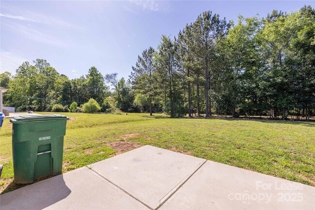 Building Photo - 710 Yorkshire Dr