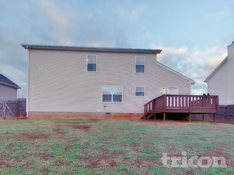 Building Photo - 1335 Loren Circle