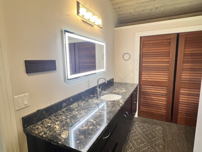 Building Photo - 904 Kupulau Dr