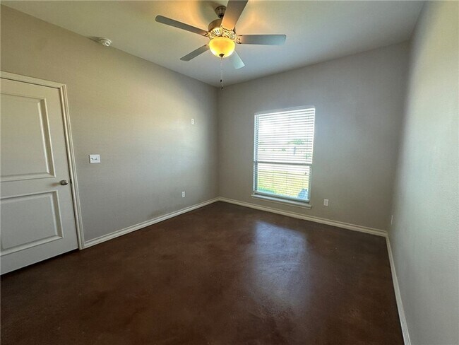 Building Photo - 106 Chiman Cir