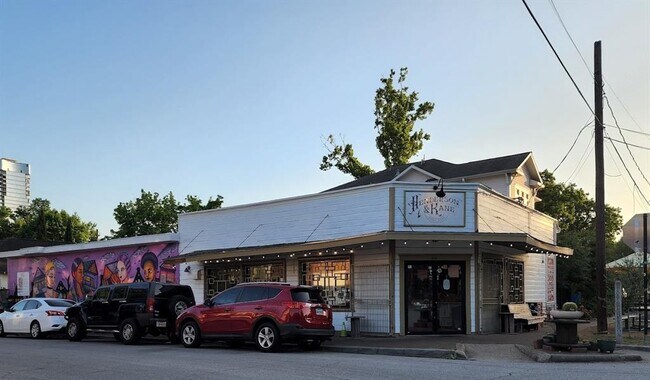 Building Photo - 716 Sabine St