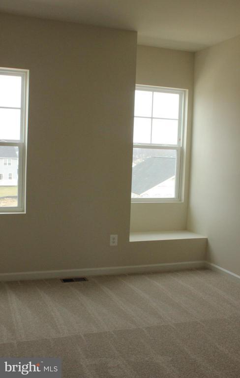 Building Photo - 232 Parkland Dr