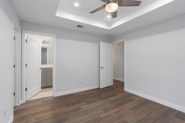 Building Photo - 4904 Russet Hill Dr