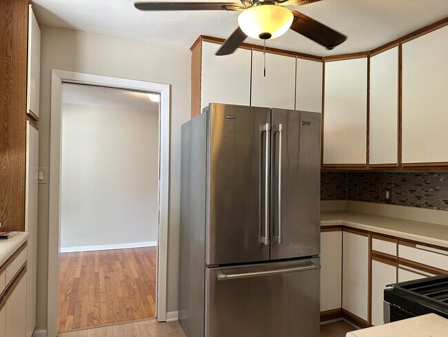 Building Photo - 843 Verne Ln