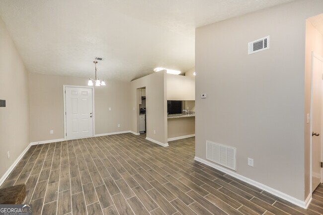 Building Photo - 6096 Creekford Dr