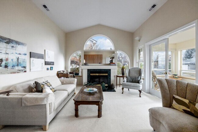 Building Photo - 5663 Basin View Dr