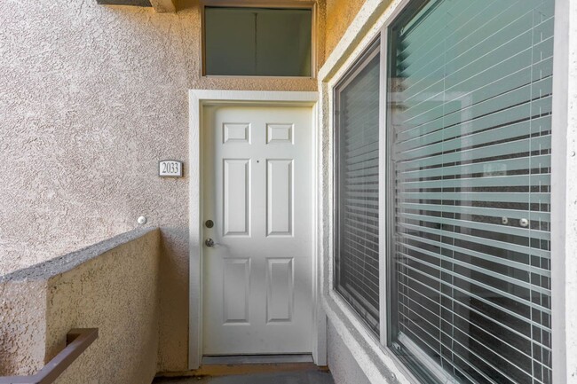 Building Photo - Great 2 Bedroom Southwest Vegas Condo