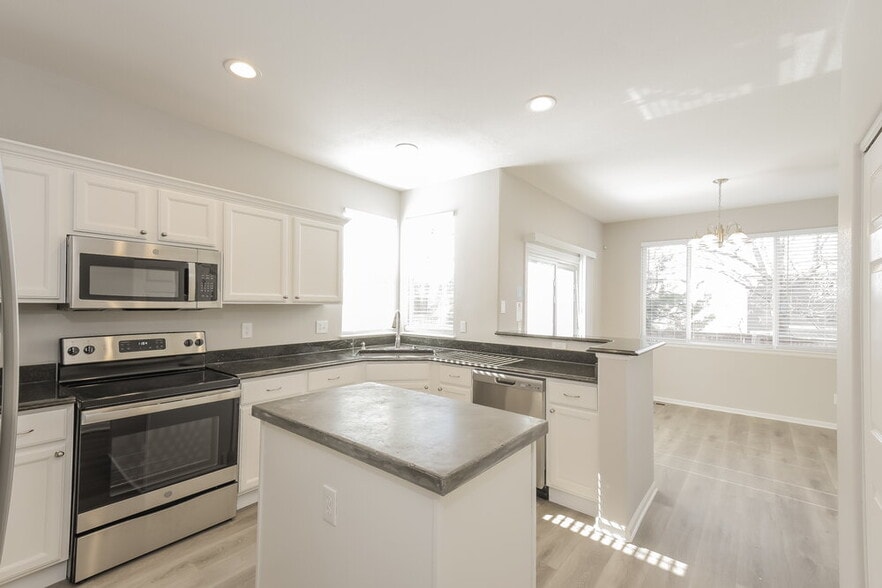 Building Photo - 10259 S Spotted Owl Ave