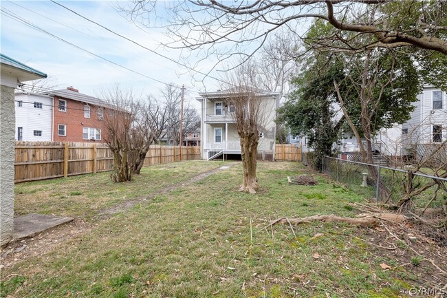 Building Photo - 2726 Hanes Ave