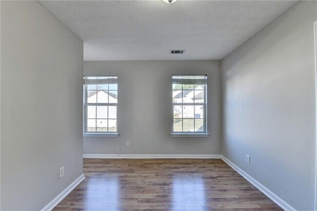 Building Photo - 240 Springbottom Ct SE