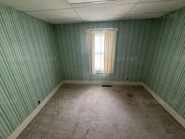 Building Photo - $899 - 2 bed 1 bath - Single Family Home