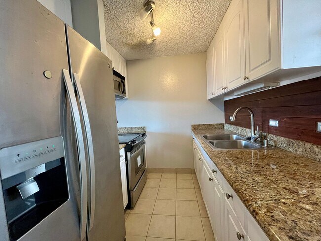 Building Photo - Kapiolani Gardens: Furnished 2 Bed, 1 Bath...