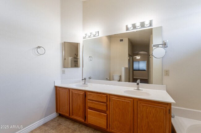 Building Photo - 7732 W Rancho Dr
