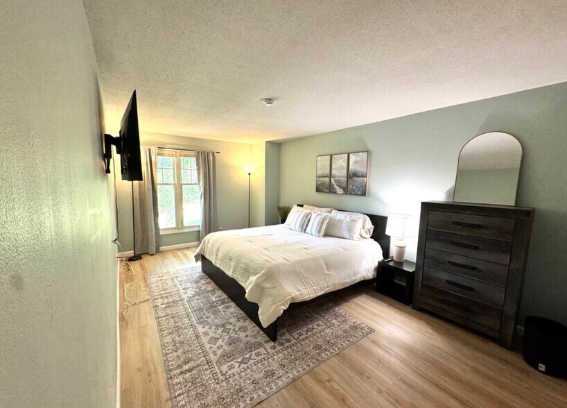 Building Photo - 2505 S Kiwanis Ave