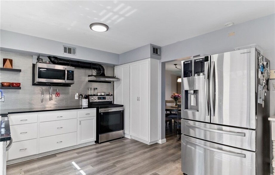 Building Photo - 4045 Via Encinas