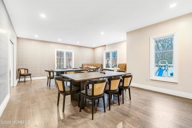 Building Photo - 450 Wells Ave