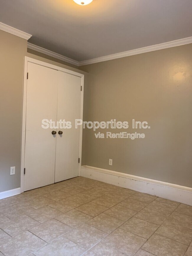 Building Photo - 414 Hermitage Dr