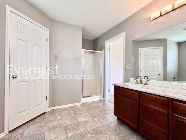 Building Photo - 4 Bed/2 Bath Home with Fenced Yard & Garage / Pet-Friendly / Available Now!