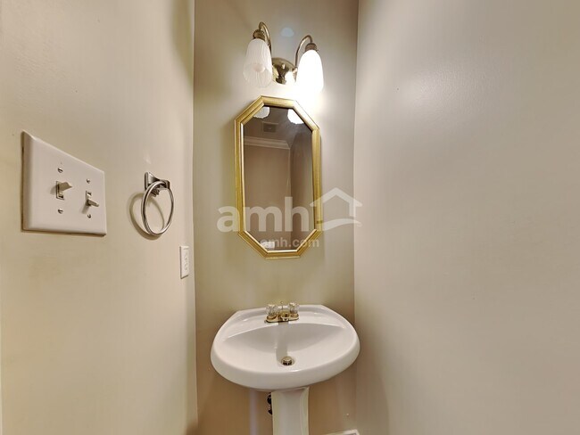 Building Photo - 5626 Fallsbrook Knoll