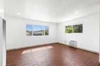 Building Photo - 1031 Leslie Rd