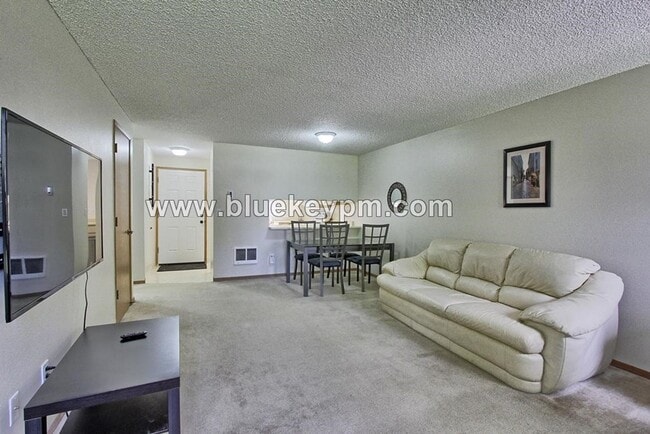 Building Photo - 13216 NE Salmon Creek Ave