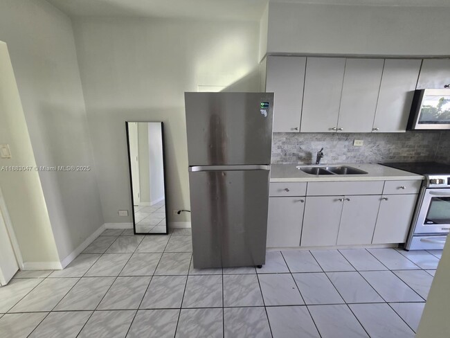 Building Photo - 71 NW 76th St