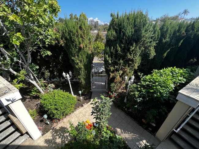 Front Entrance - 243 1/2 S Church Ln