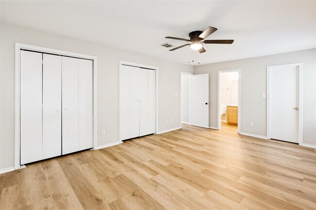 Building Photo - 945-947-947 Sagewood Trail