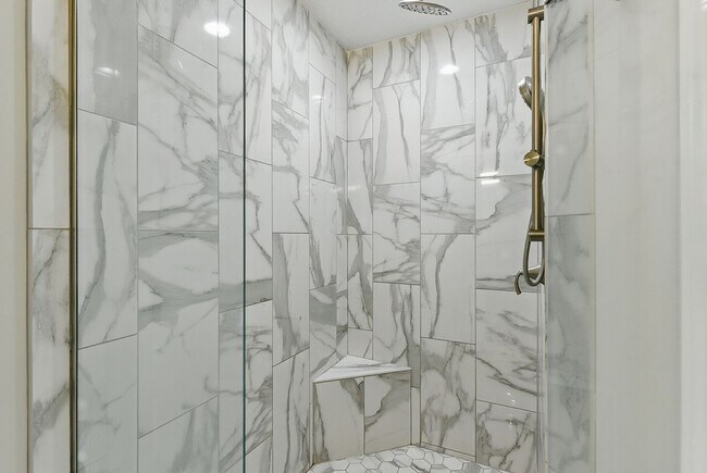 Building Photo - Spacious 4-Bedroom Home for Rent in Desira...