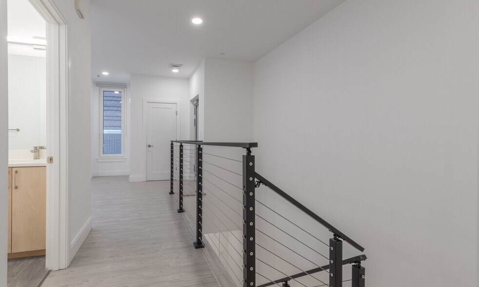 Building Photo - 3 New St