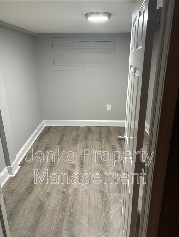 Building Photo - 7249 S Ridgeland Ave