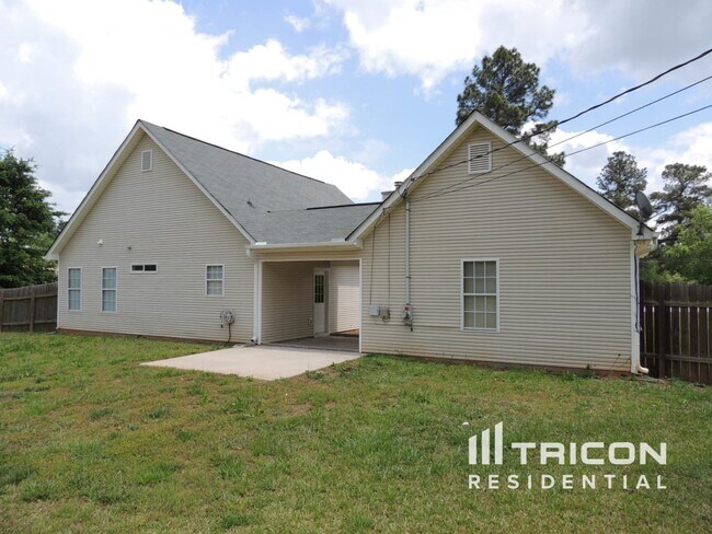 Building Photo - 99 Floresta Dr