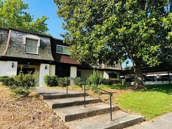 Building Photo - Wow! Newly renovated 2 bedroom 2 bathroom unit in Lithonia. Must see!