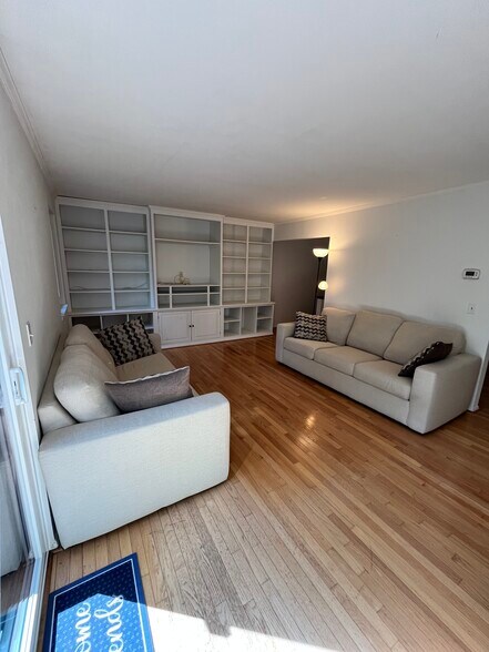 living room - 2147 Chapel Valley Ln
