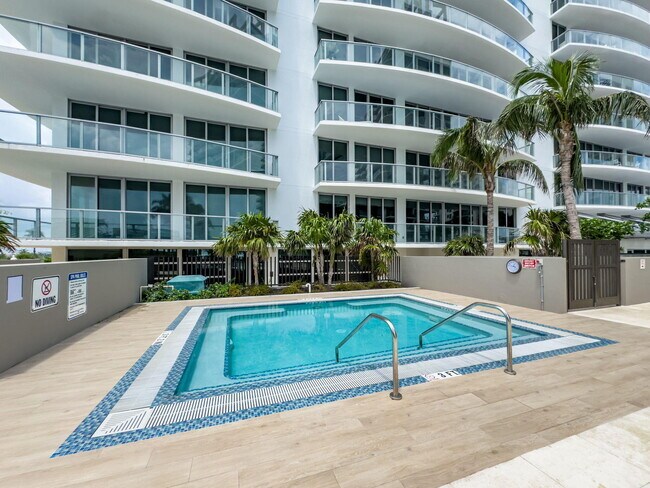 Building Photo - 3100 N Ocean Dr