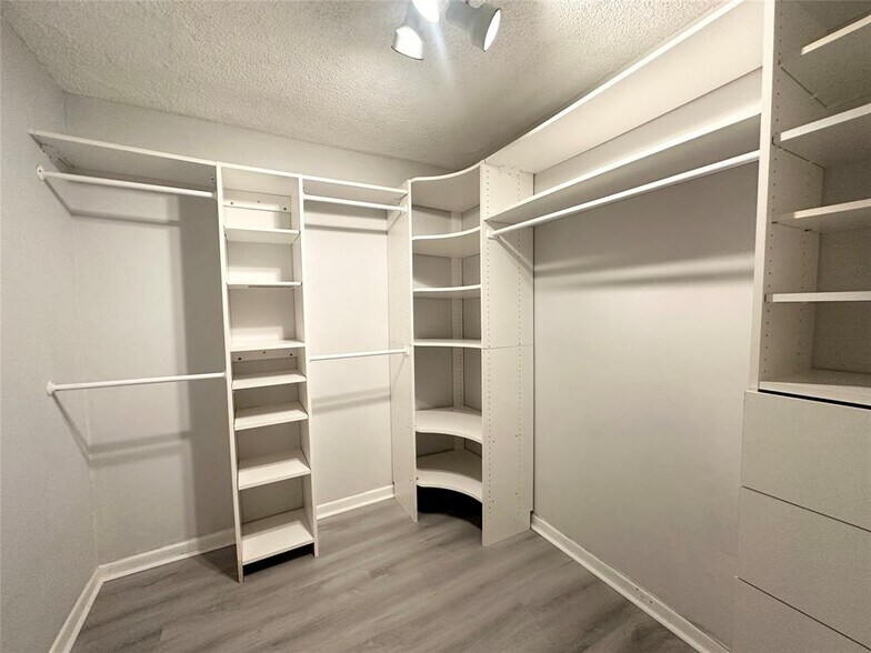 Building Photo - 10461 NW 12th Ct