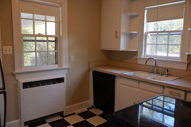 Building Photo - 506 Monticello Dr NW