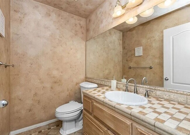 Building Photo - 908 S Lone Pine Ln