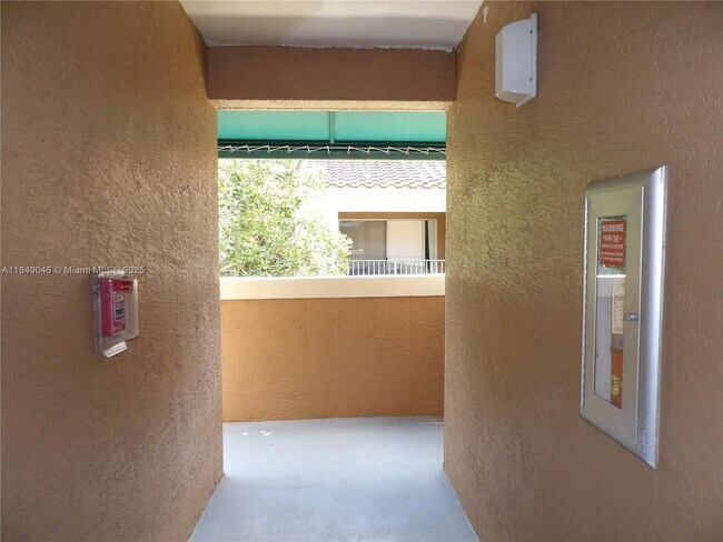 Building Photo - 4828 N State Rd 7