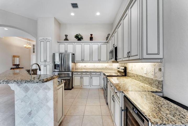 Building Photo - 8345 Pine Ln