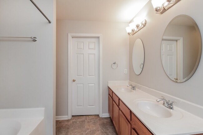 Building Photo - 6510 Blackwood Ln