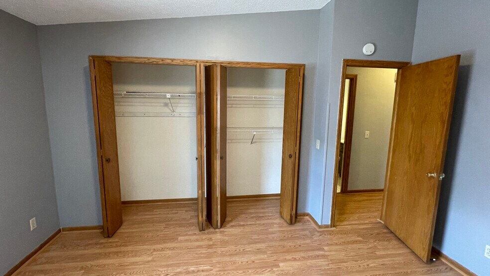 Building Photo - 5330 Highpointe Dr