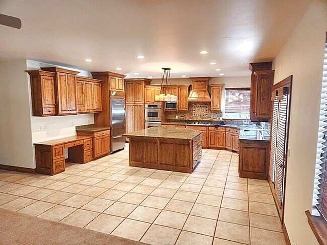 Building Photo - Beautiful Ranch Place Home