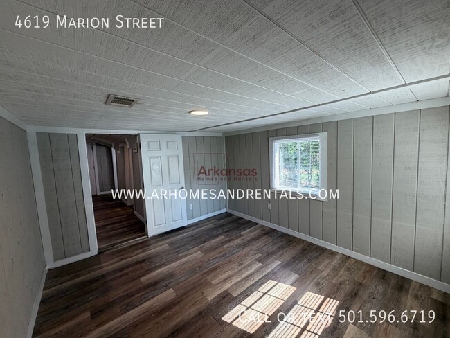 Building Photo - 4619 Marion St