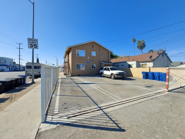 Building Photo - 6049 S Normandie Ave