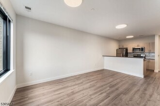 Building Photo - 72 S Essex Ave