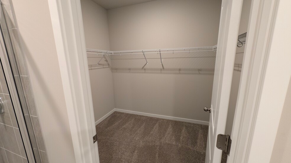 Building Photo - 449 Meadows Ct