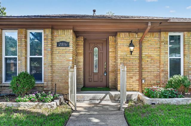 Building Photo - 2816 Pinehurst Dr