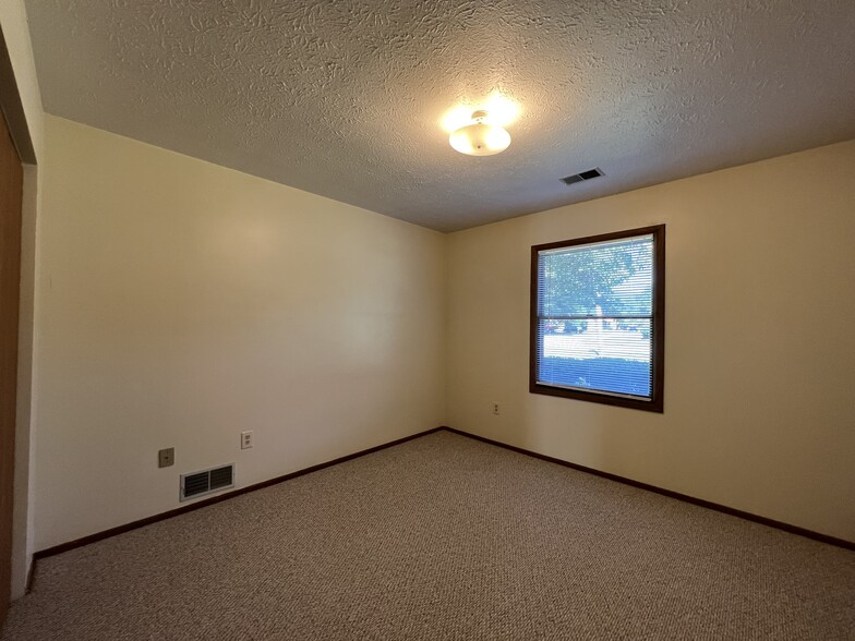 Building Photo - 7548 Anderson Ave NE