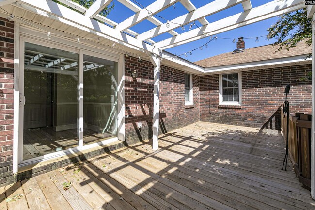 Building Photo - 941 E Ave